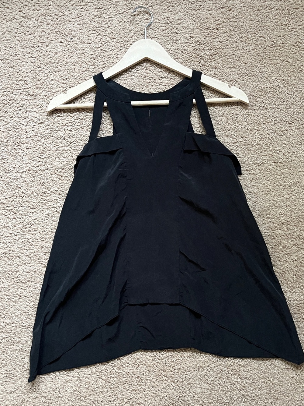 BCBGMaxAzria Black Cold-Shoulder V-Neck Tank Top